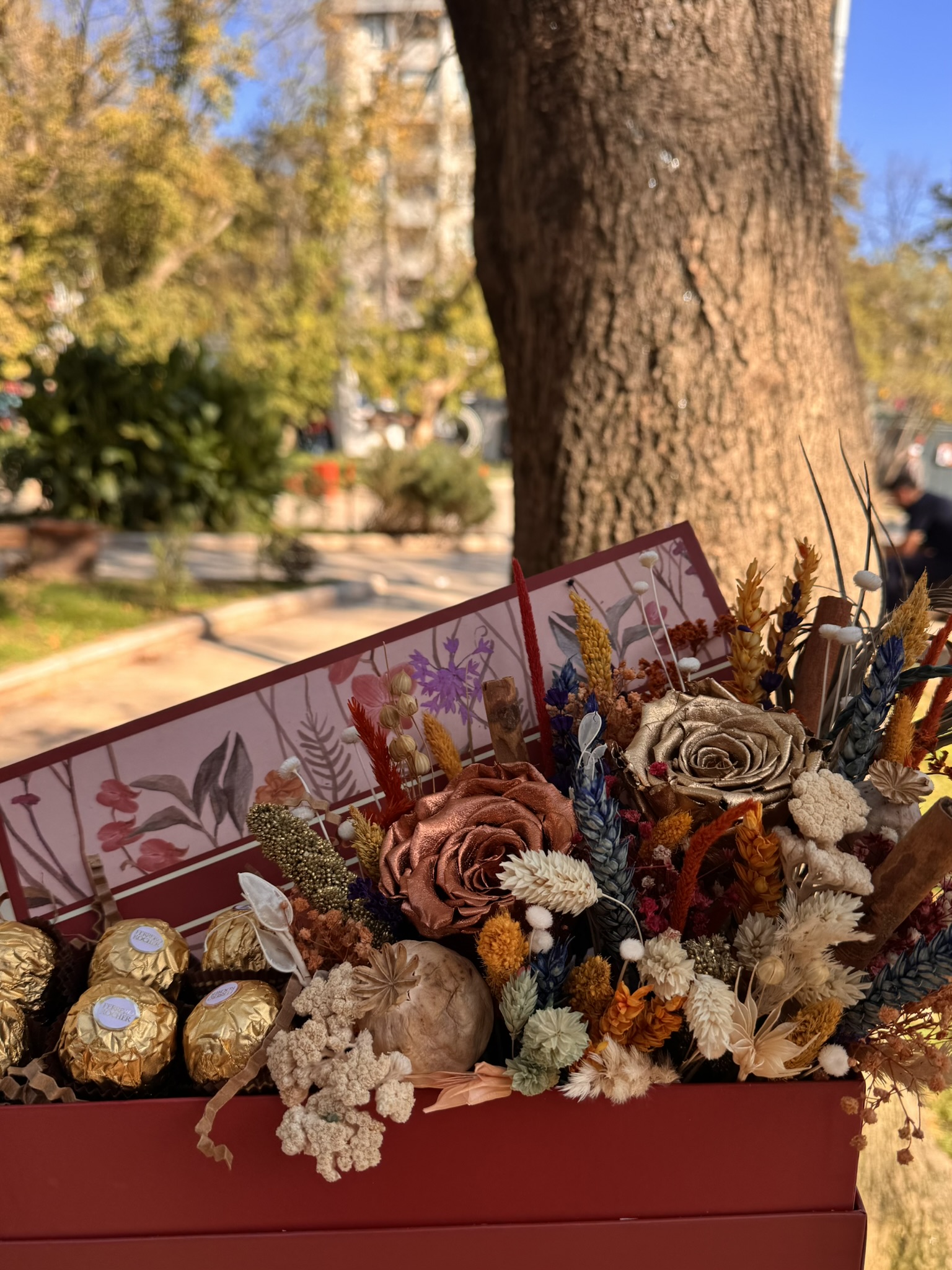 ithal bronz ve gold solmayan gül aranjmanı